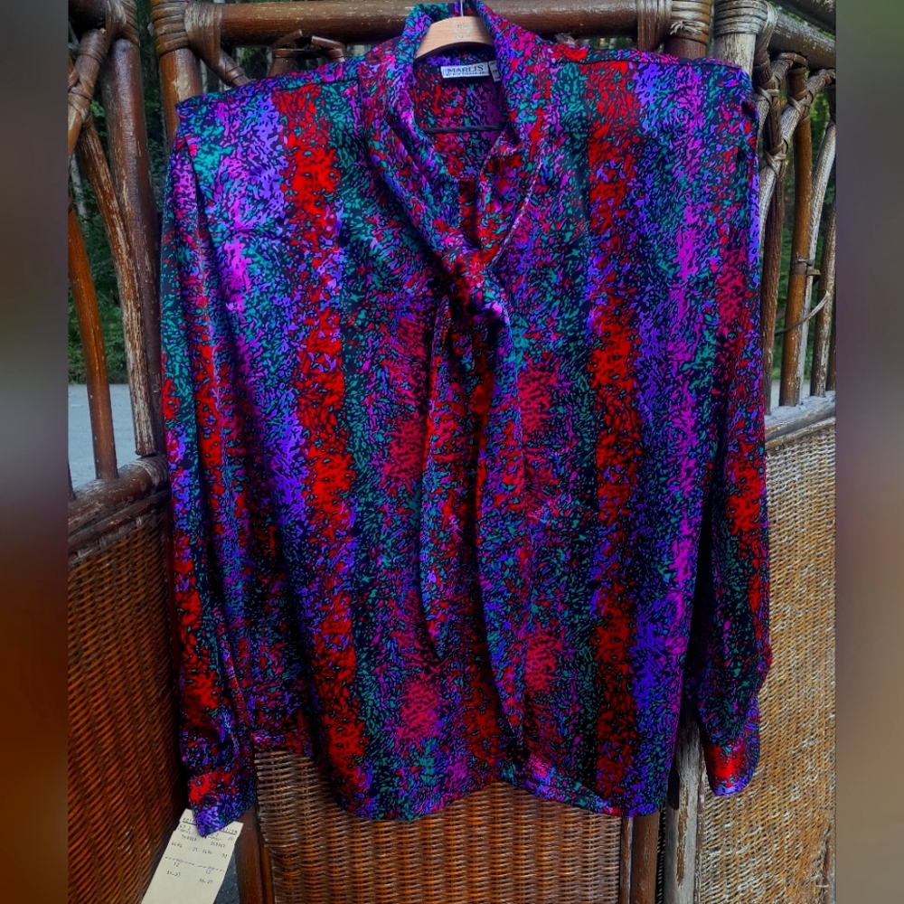 Marlis by Elle designs shirt size 12🥀⚘️🌹🌺🌷